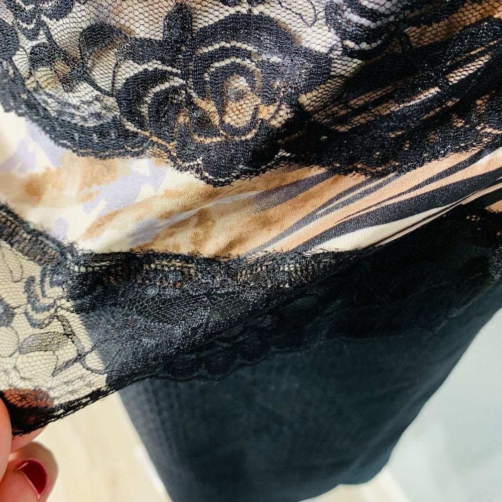SHARON YOUNG BLACK LACEY TOP - Picture 4 of 5